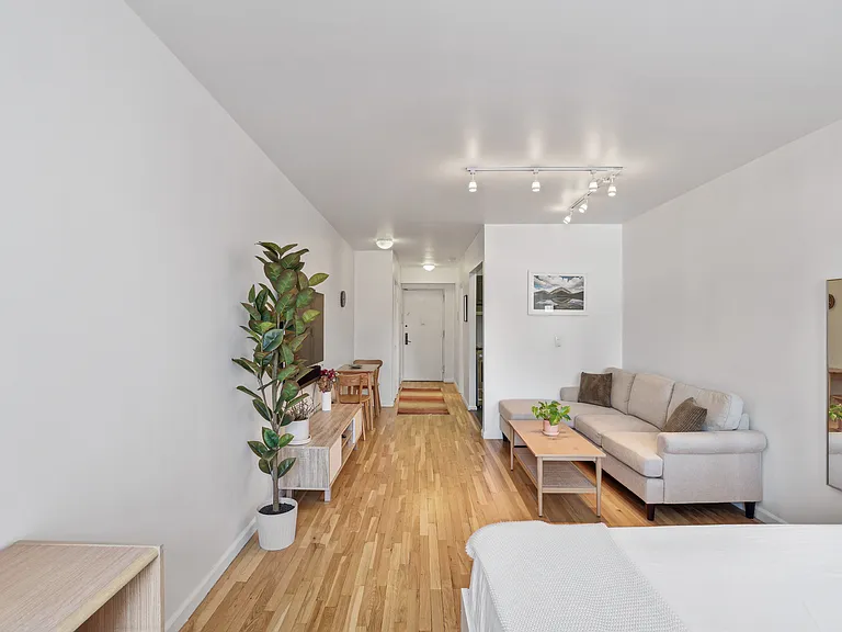 186 W 80th St #7F — Photo 11