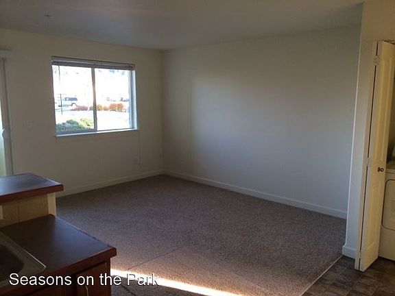 5th image of 1017 SE 12th Ave APT 203