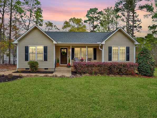 107 Comanche Dr, Louisburg, NC 27549