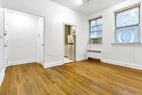 Rented by Anchor Associates | media 10