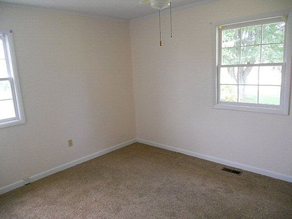 5th image of 66 Hermitage Dr