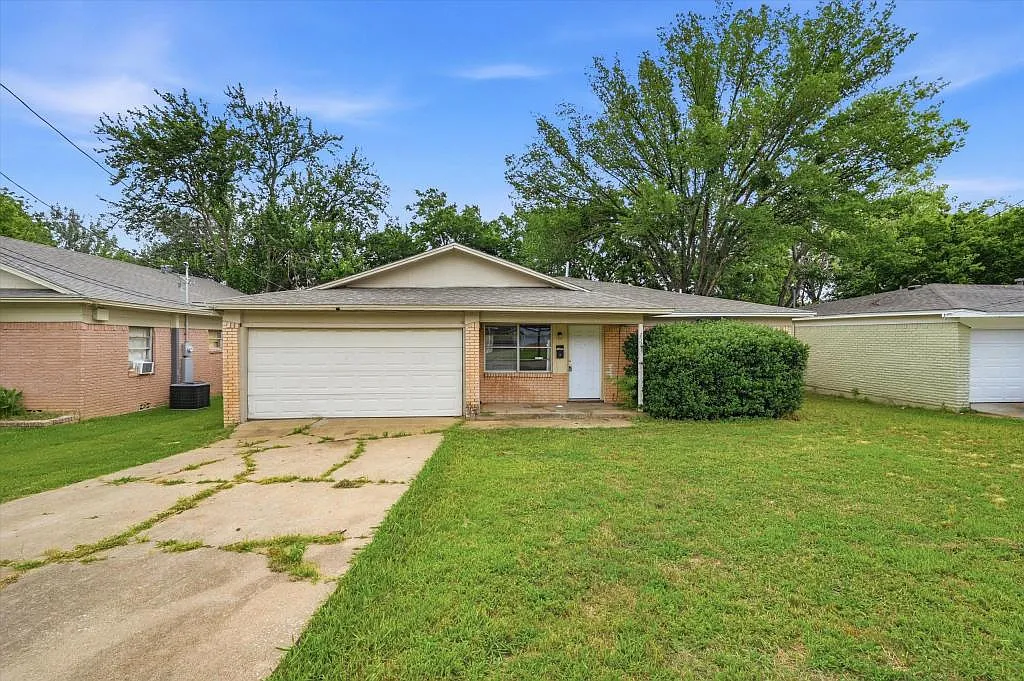 2521 Hickory St — Photo 1