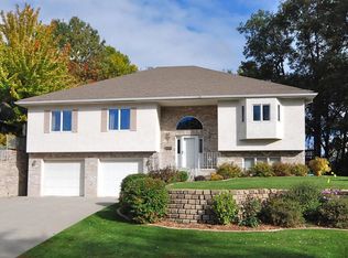 301 Dearborn Ct, Hopkins, MN 55343