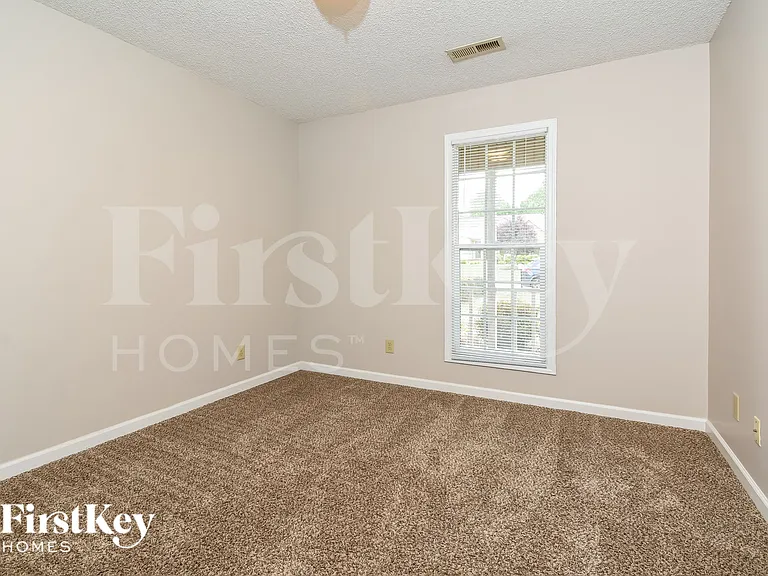 2055 Ardmore Village Ln — Photo 13