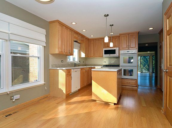 5th image of 1102 W Haven Dr