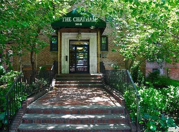 2nd image of 140-18 Burden Cres #611