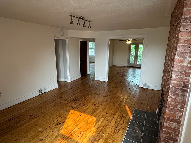 709 N Saint Clair St #2 — Photo 2