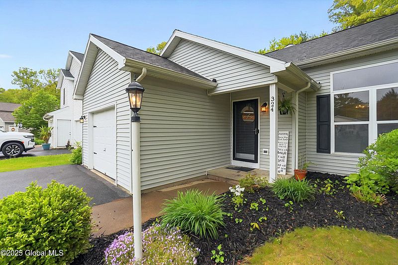 3rd image of 324 Meadowlark Drive