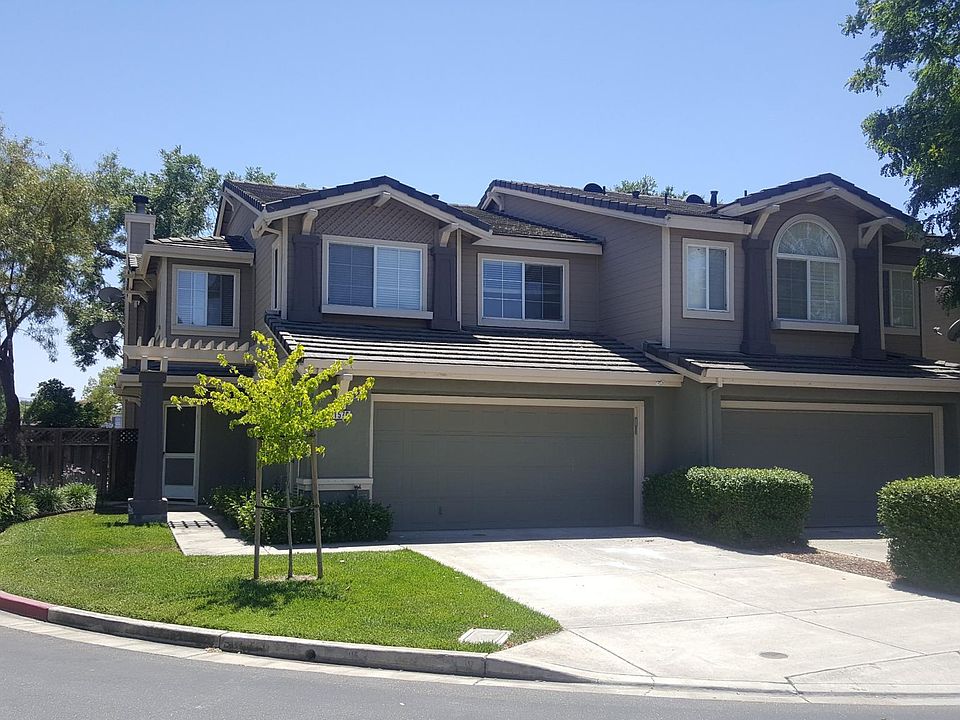 Like a single family home. End unit. Lots of light
