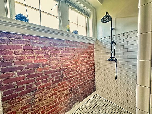 5th image of 2123 Rivermont Ave APT 202