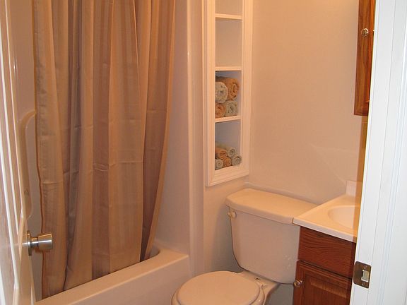 bath with tub/shower