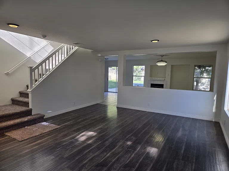 45439 Fairbanks Ave — Photo 2