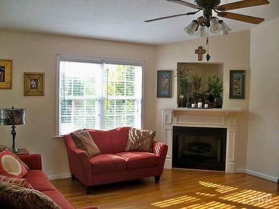 4th image of 351 Smoketree Ln