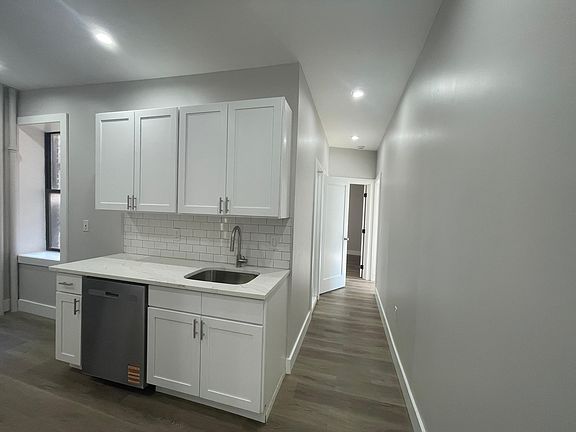 3rd image of 47 Duncan Ave #32E
