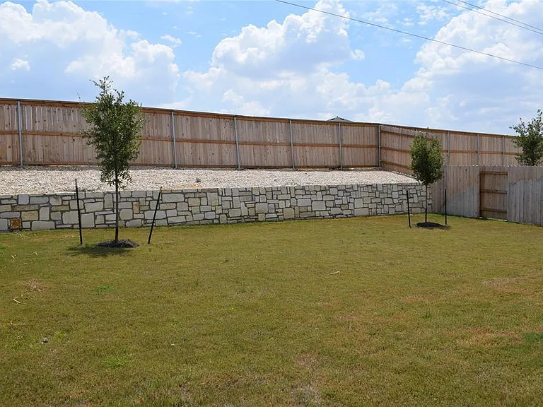 208 Shugart St — Photo 25
