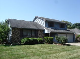 2200 Candleberry Ln, Aurora, IL 60506