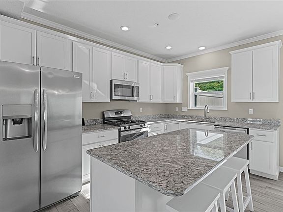 3rd image of 2806 Canterbury Dr