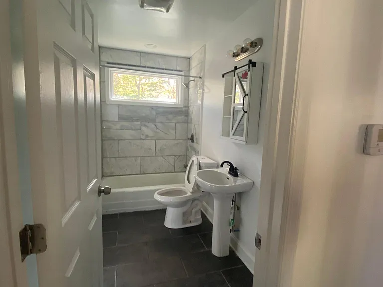 2511 Moseley Rd — Photo 10