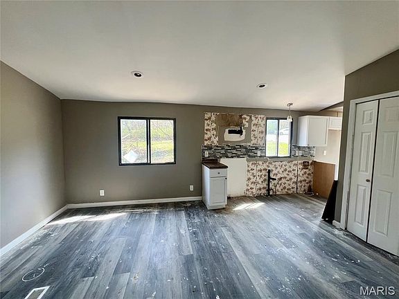3rd image of 3534 Elm Point Rd