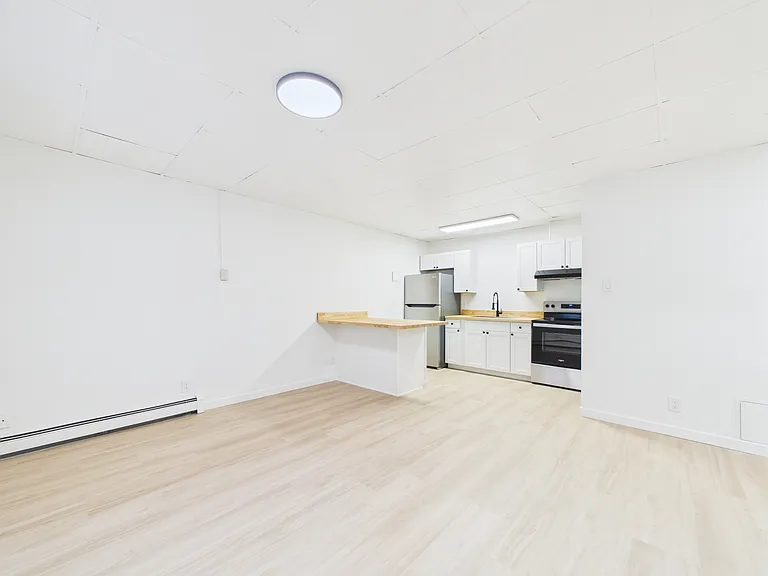 913 Gilmore St #I — Photo 3