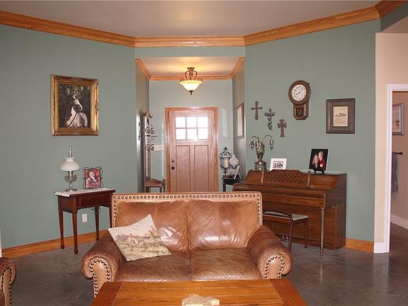 3rd image of 1438 College St