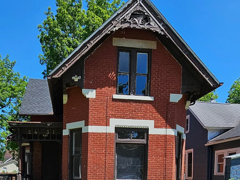2431 Fox Ave — Photo 1