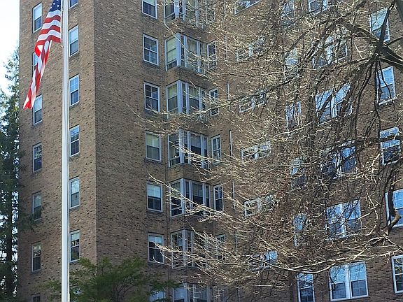 2nd image of 731 W Ferry APT 4H