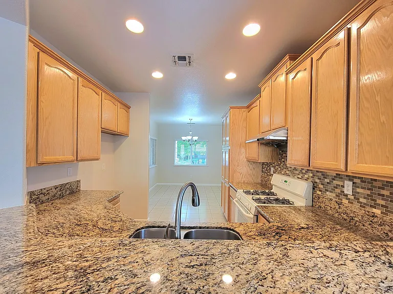432 Lone Spur Dr — Photo 5
