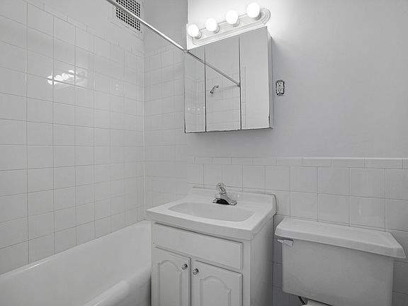 5th image of 160 W 71st St APT 8L