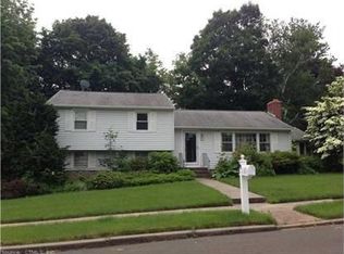 92 Walter Ln, Hamden, CT 06514