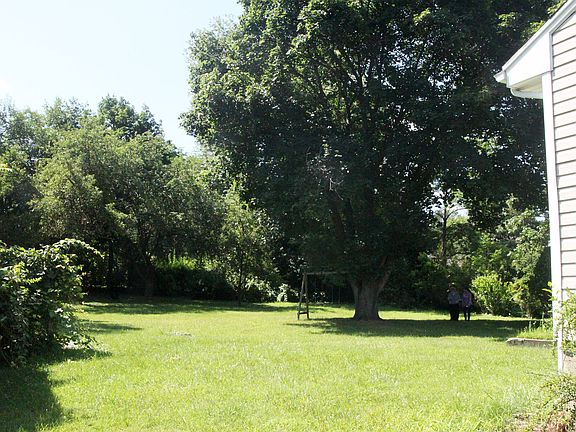 3rd image of 132 Crescent Ave