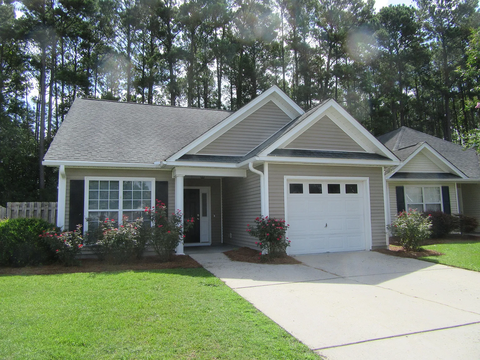 3 bed, 3.0 bath, 1650 sqft, $2,350 — Photo 1