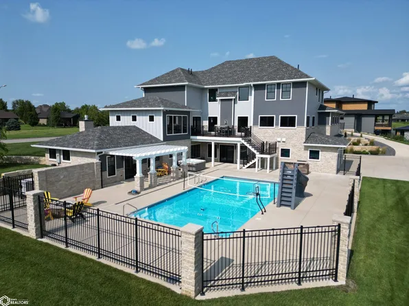 451 Deer Creek Ln, Carroll, IA 51401