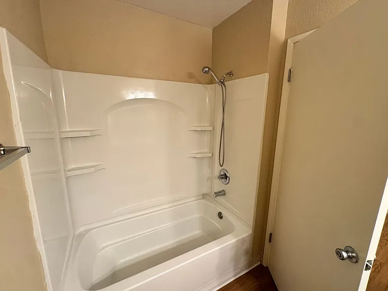 Acacia Apartments — Photo 32
