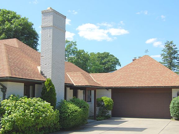 3rd image of 409 Narragansett Bay Ave