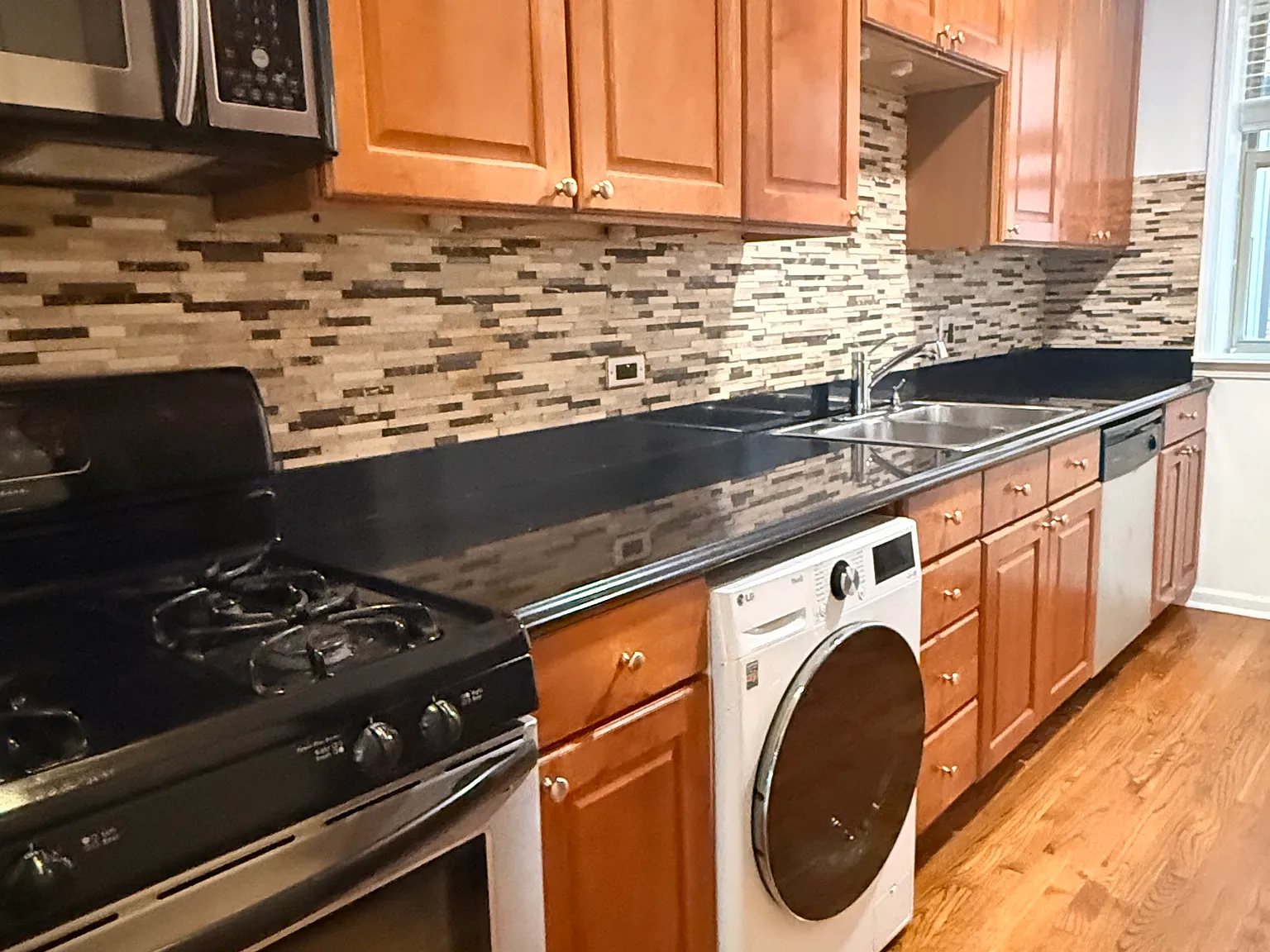 2 bed, 850 sqft, $2,200 — Photo 4
