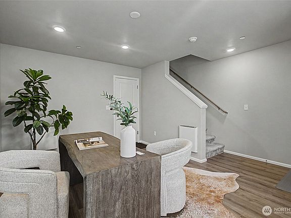 5th image of 17527 110th Avenue E #D