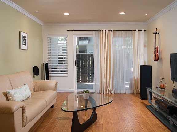 5th image of 18645 Hatteras St Unit 172