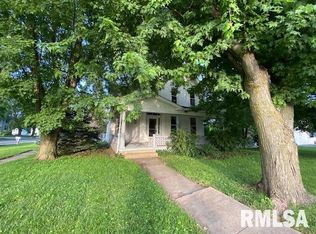 1902 13th St, Viola, IL 61486