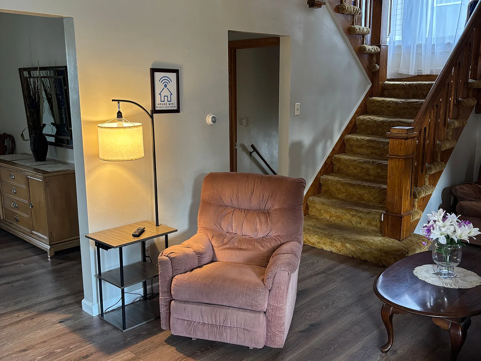 3 bed, 1.5 bath, 1225 sqft, $2,000 — Photo 3