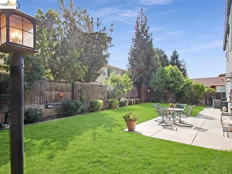 790 Yosemite Dr — Photo 29