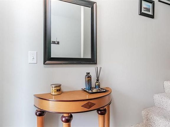 4th image of 123 W Oakbrook Dr #22