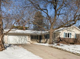 9918 Little Cir, Bloomington, MN 55437