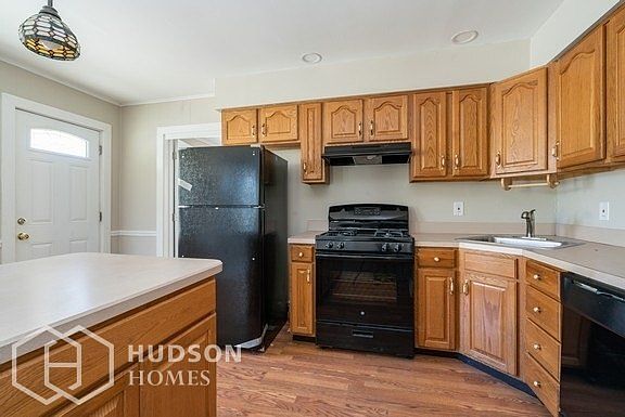 5th image of 573 Taylor Ave
