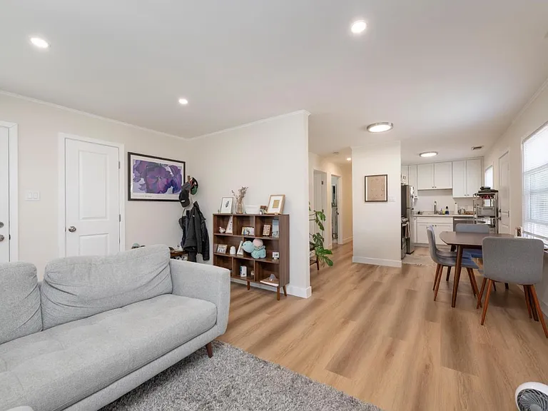 1500 Jasmine St — Photo 2