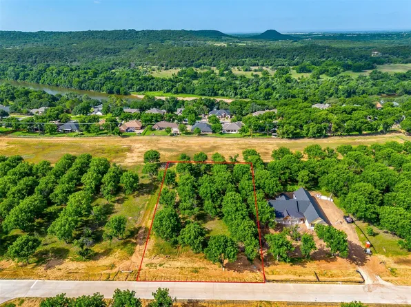 2391 E Landings Rd S, Granbury, TX 76049