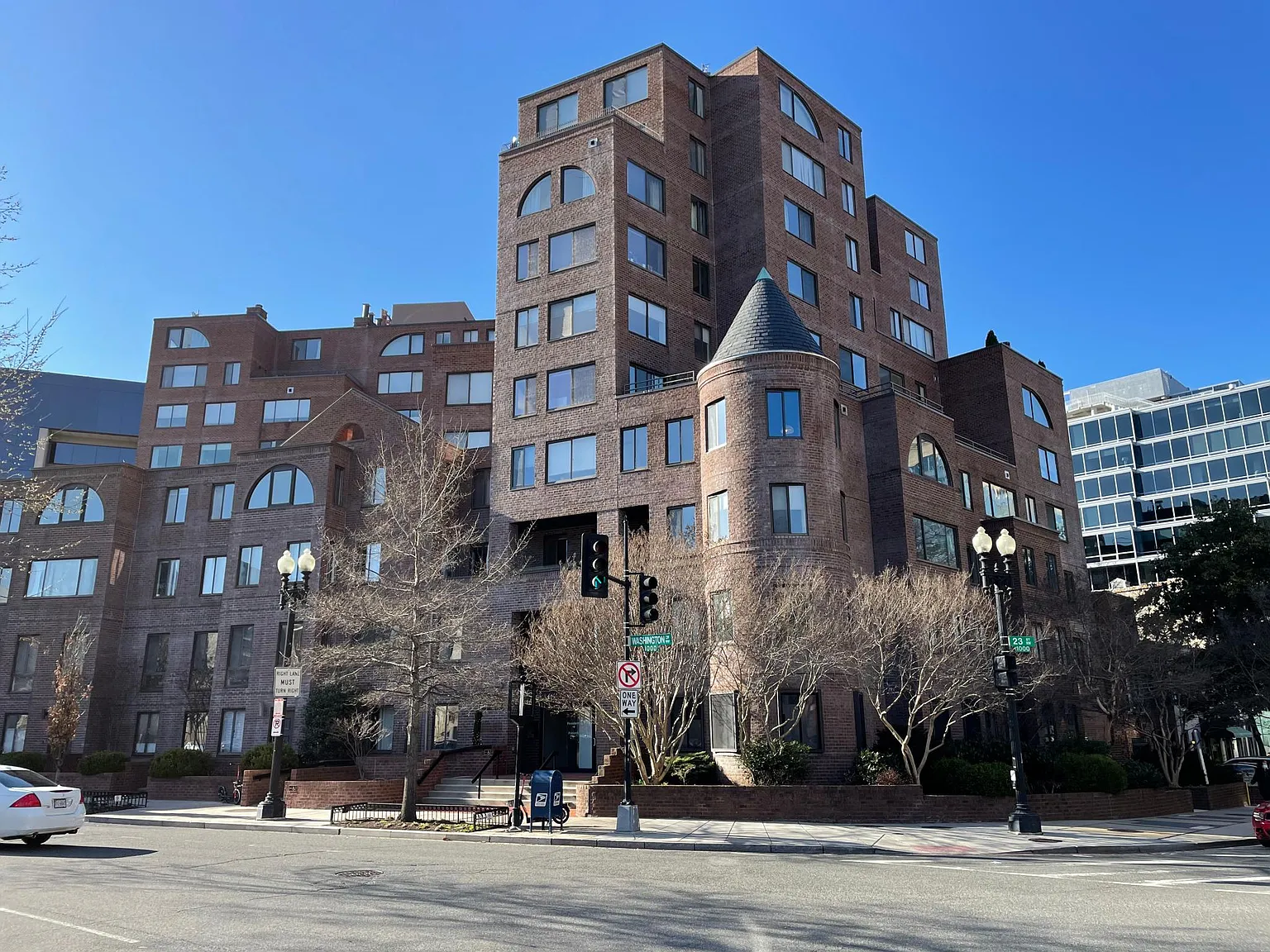 1 bed, 1.5 bath, 975 sqft, $3,325 — Photo 1