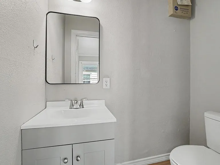 1112 N Lockhart St — Photo 6