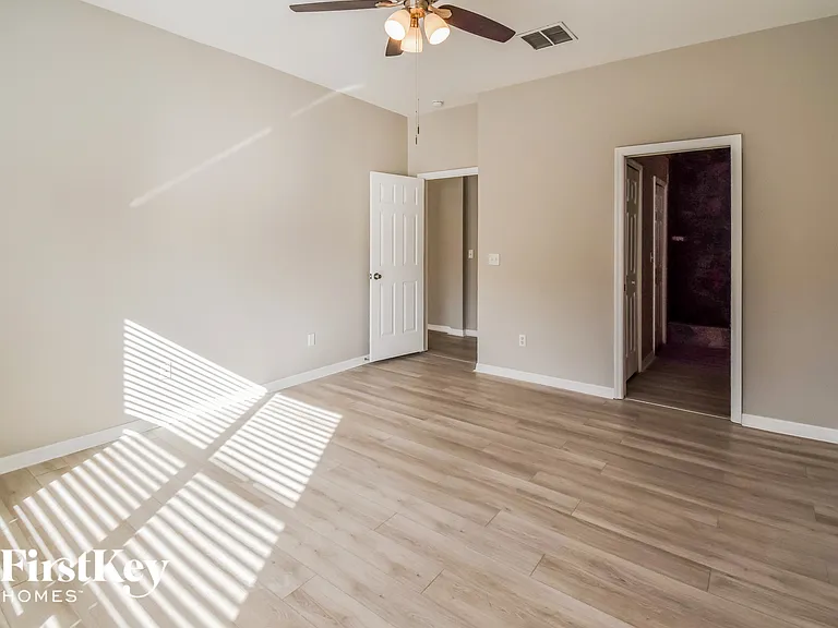 722 Parsons Pointe St — Photo 7