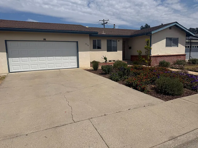 870 Pearl Dr — Photo 2